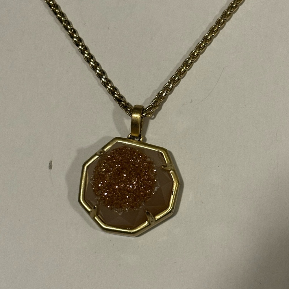 Kendra Scott necklace